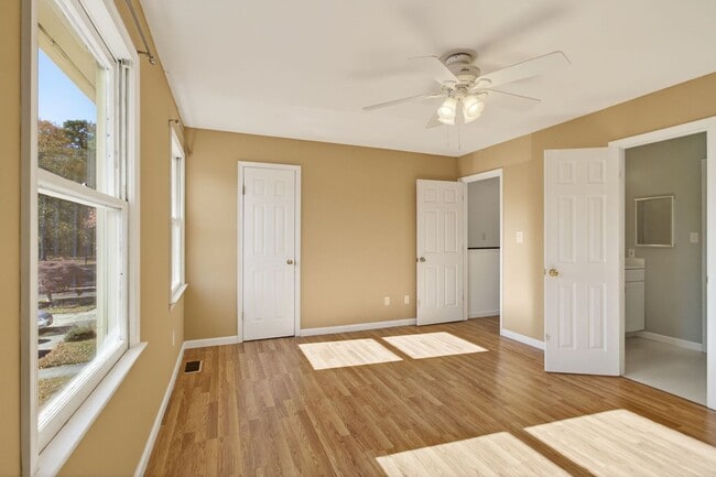 Building Photo - 207 Choisy Crescent