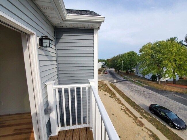 Building Photo - 50-60-60 Village Green S