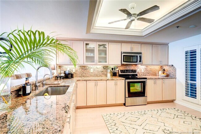 Building Photo - 184 NE Edgewater Dr