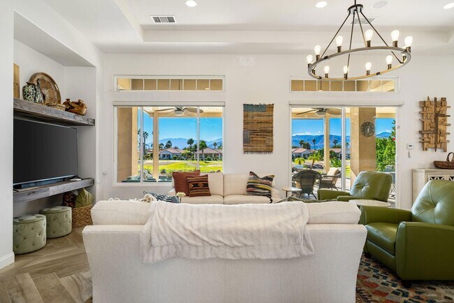 Building Photo - 96 Vía Bella