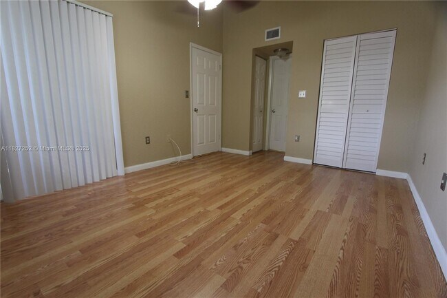 Building Photo - 2881 N Oakland Forest Dr