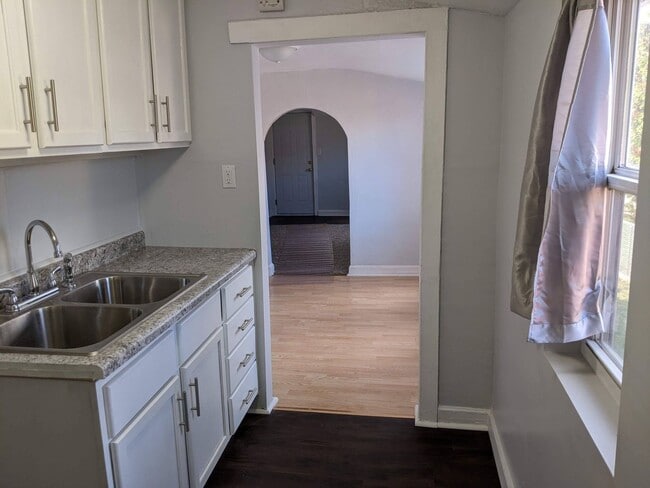 Building Photo - 2525 Parke St