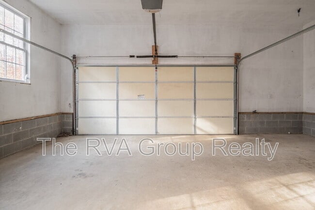 Building Photo - 79 River Run Ln