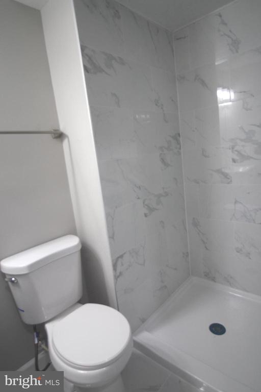 Building Photo - 1029 Kings Ct