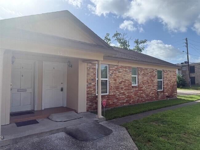 Building Photo - 6525 Renwick Dr