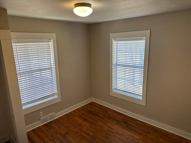 Building Photo - 3 Bedroom, 2 Bathroom Fayetteville Home, Available March 1st!