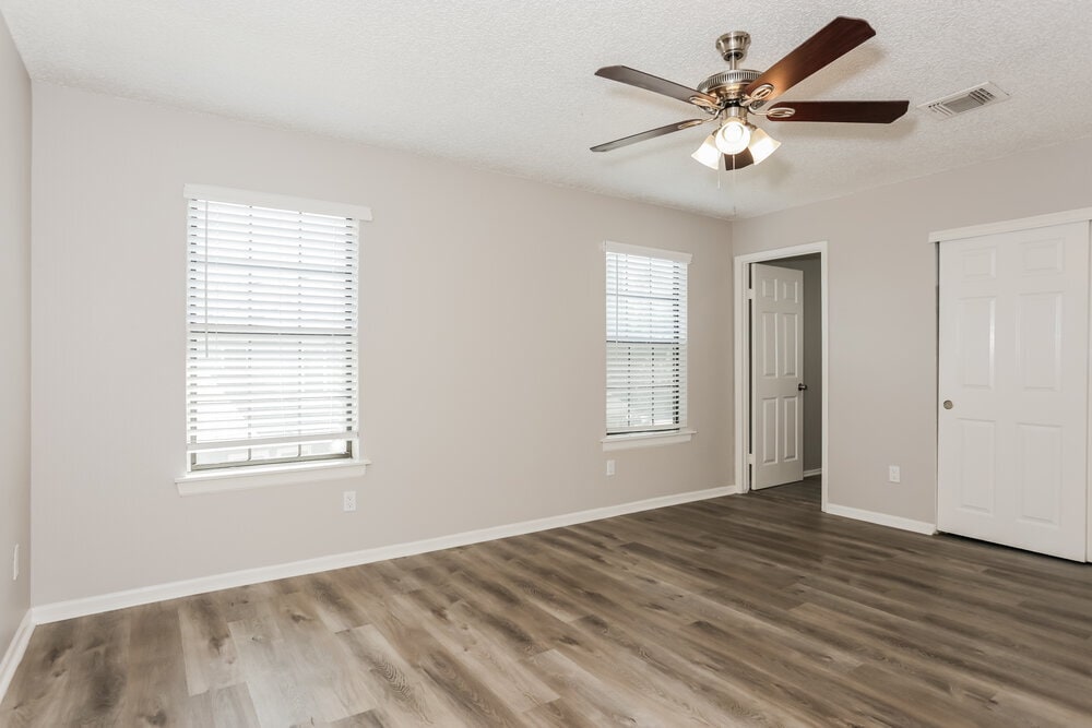 Building Photo - 5911 Rocky Point Dr