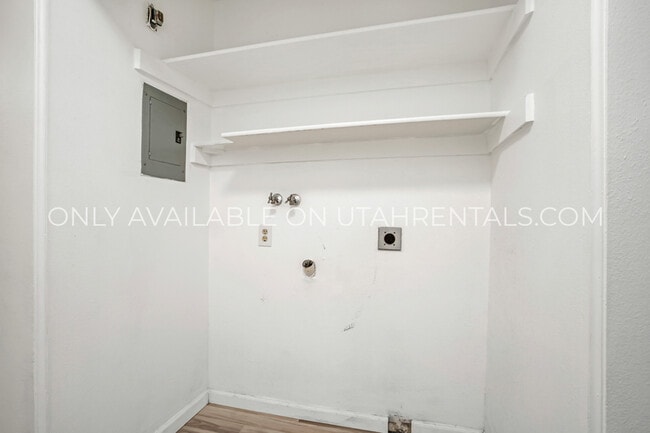 Building Photo - 1639 Woodland Dr