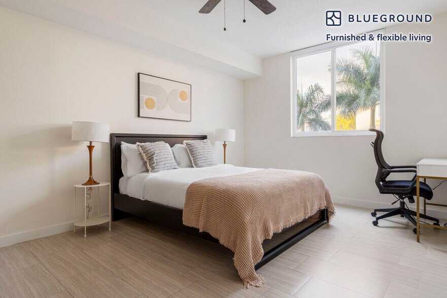 Building Photo - 3880 NE 6th Ave