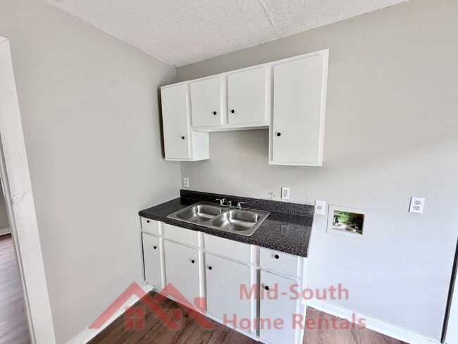 Building Photo - 1545 Patton St