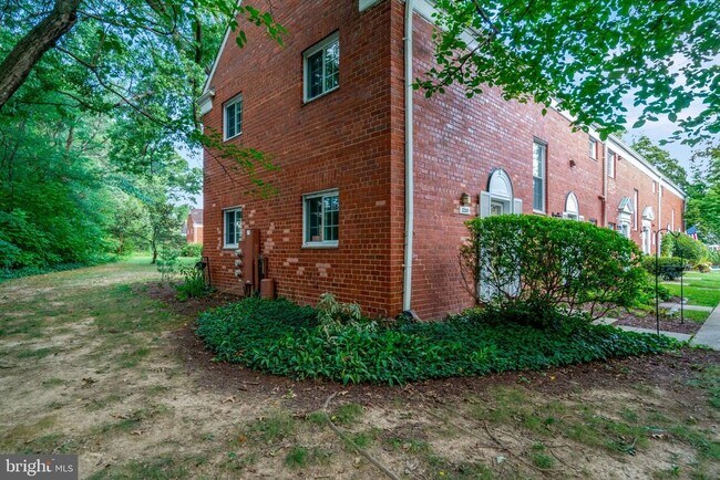 Building Photo - 3200 Martha Custis Dr