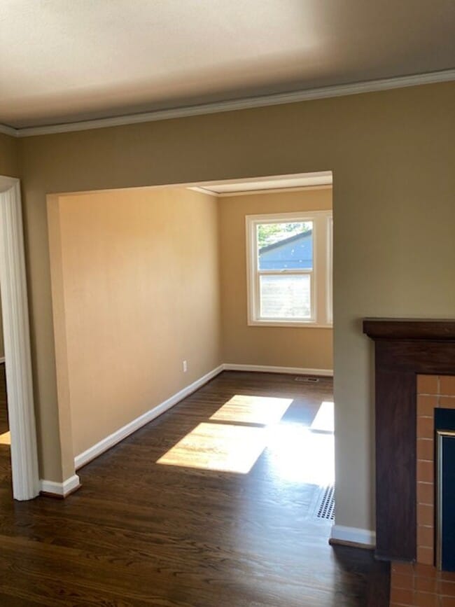 Building Photo - Updated North Tabor 2 Bedroom, 1 Bathroom ...