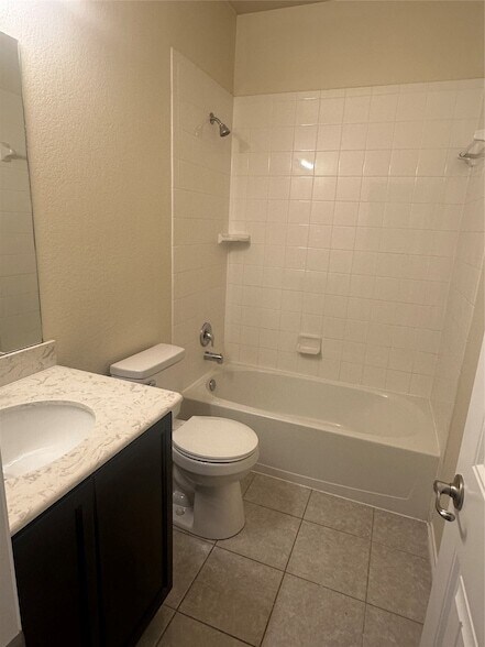Building Photo - 2412 Michelle Creek Dr
