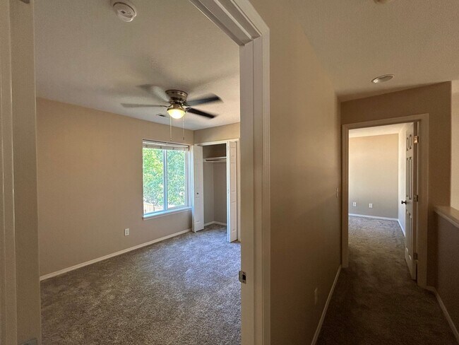 Building Photo - Gorgeous 4 Bed, 2.5 Bath House!