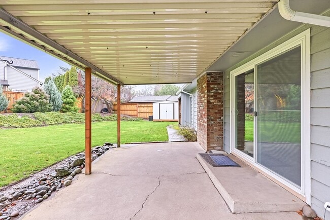 Building Photo - Charming One-Level 3 Bedroom/ 1.5 Bath Beaverton Home | Large ¼-Acre Lot