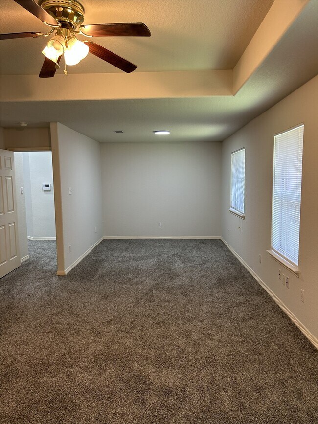 Building Photo - 1006 N Magnolia Dale Dr
