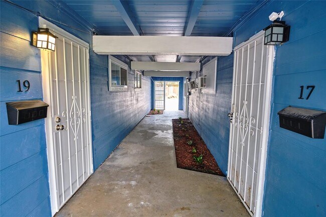 Building Photo - 2905 Norton St