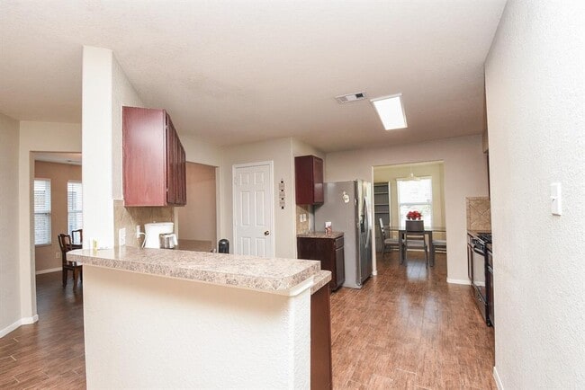Building Photo - 7210 Foxwood Fair Ln