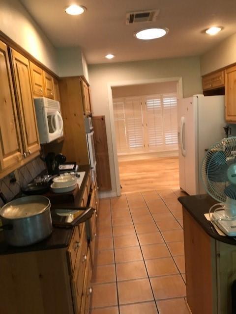 Building Photo - 8727 Tallwood Dr