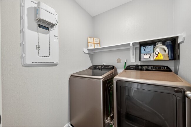 Building Photo - 10831 Fall Mill Dr
