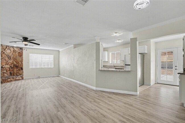 Building Photo - 313 Fox Cir