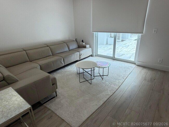 Building Photo - 6493 Enclave Way