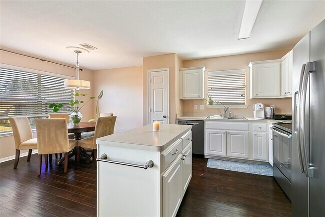 Building Photo - 7123 Sunrise Hill Ln