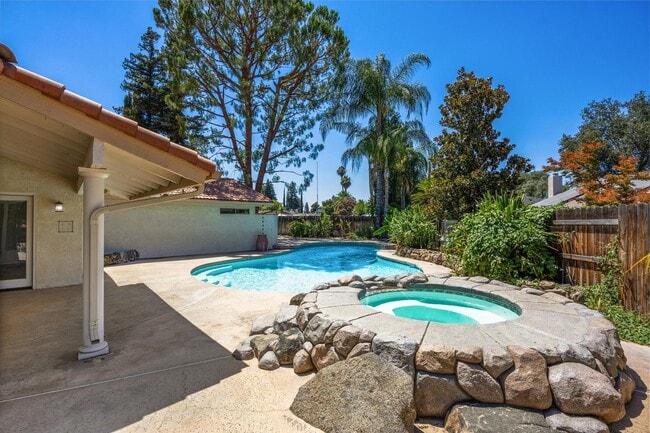 Building Photo - 2901 Loveland Way