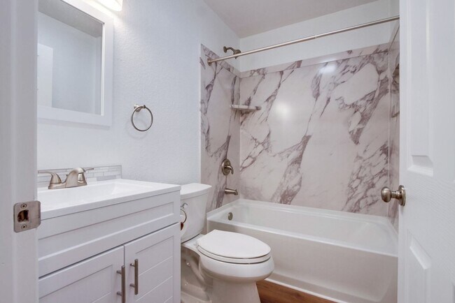 Building Photo - Single Story Oceanside Home Available July...