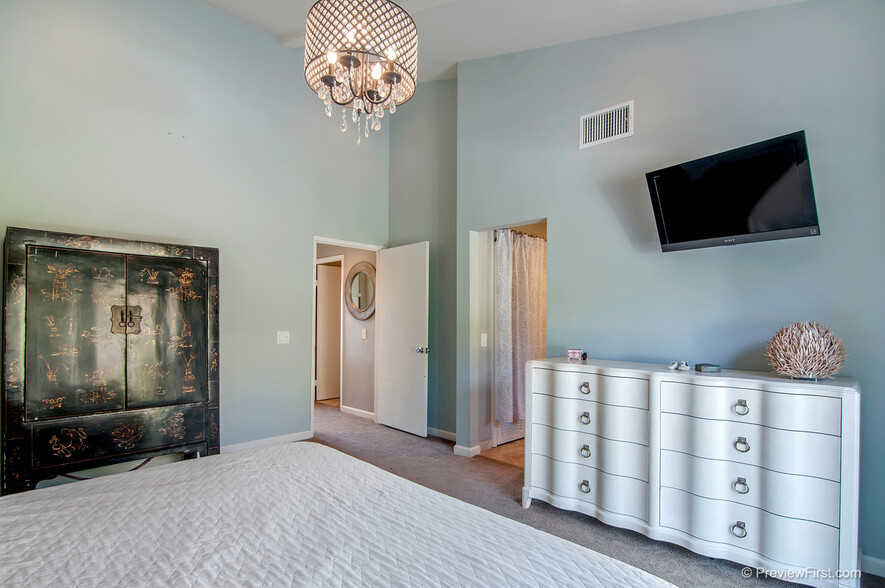 Building Photo - 1047 Santa Helena Park Ct