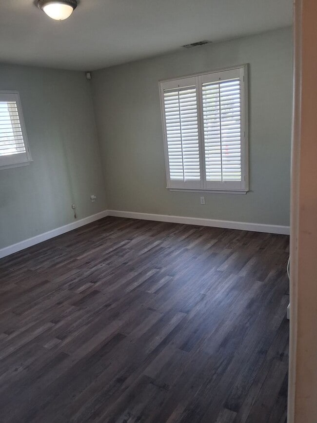 Building Photo - 5939 Petite Ct
