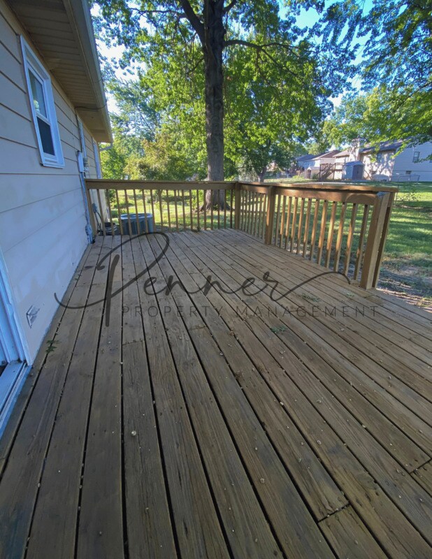 Building Photo - 1415 Cloverdale Ct