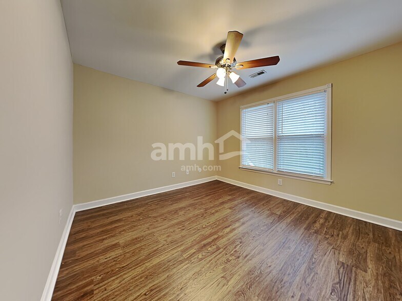 Building Photo - 12831 Lebel Rd