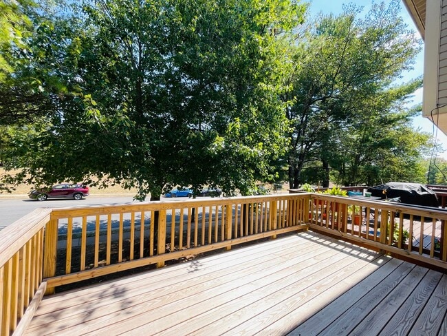 Building Photo - GORGEOUS TOWNHOUSE - MANASSAS