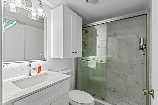 Building Photo - 22940 Oxford Pl