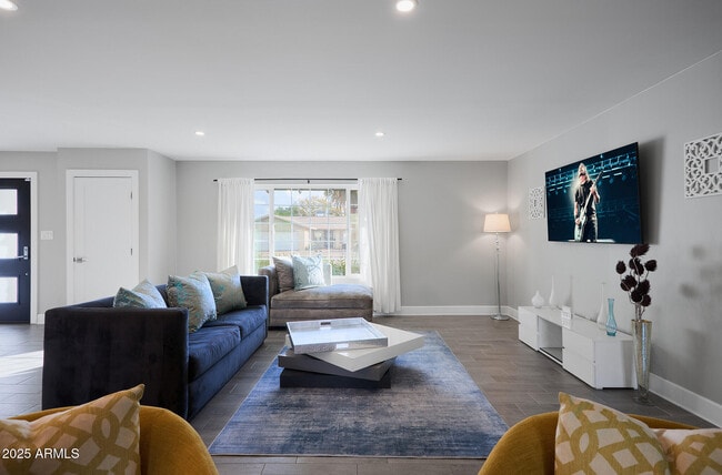 Building Photo - 8620 E Plaza Ave