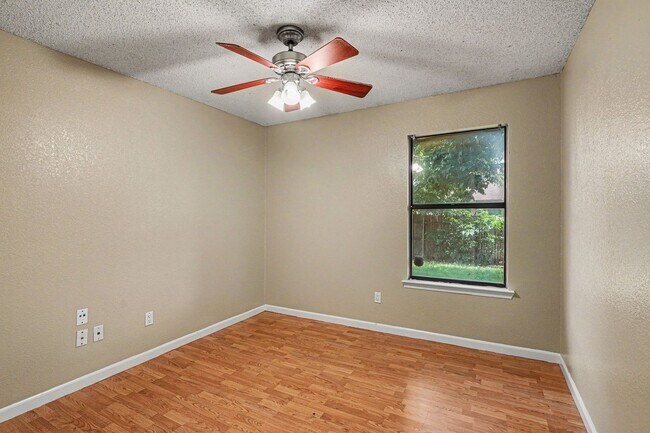 Building Photo - Recently updated 3 bedroom/2 bath home for rent