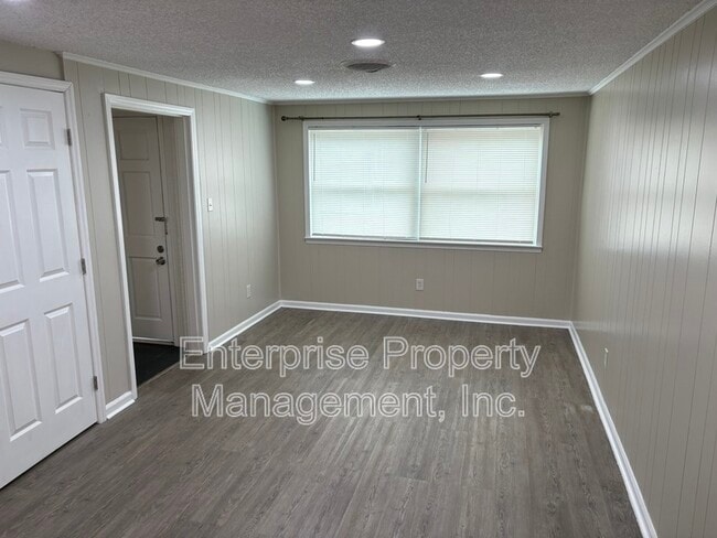 Building Photo - 141 N White Station Rd