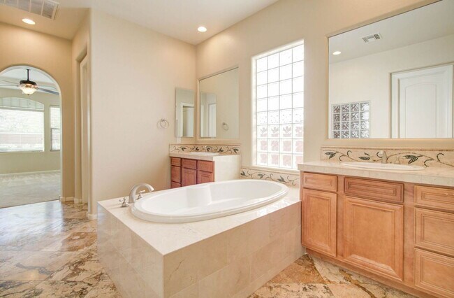 Building Photo - 9427 E Trailside View