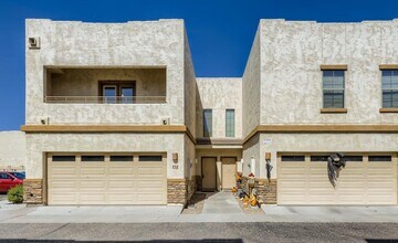 Building Photo - 3 bed 2.5 Bath Townhouse in Cave Creek