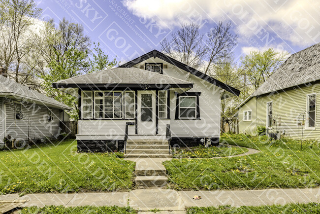 Primary Photo - 2119 S Mulberry St