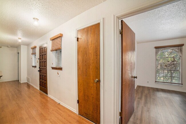 Building Photo - 1608 San Antone Ln