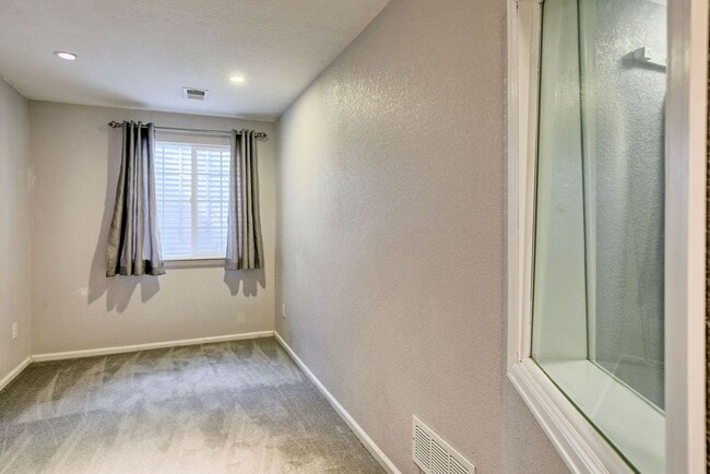 Building Photo - Absolutely Stunning 4 Bedroom Home in Mariana Butte