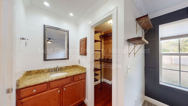 Building Photo - 12947 Tree Wy Ct N