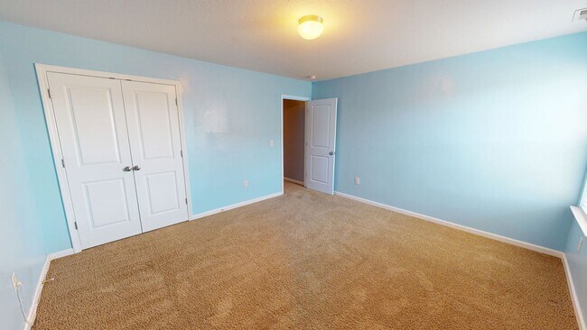 Building Photo - 4 Bedrooms w/ Privacy Fence & Community Pool!
