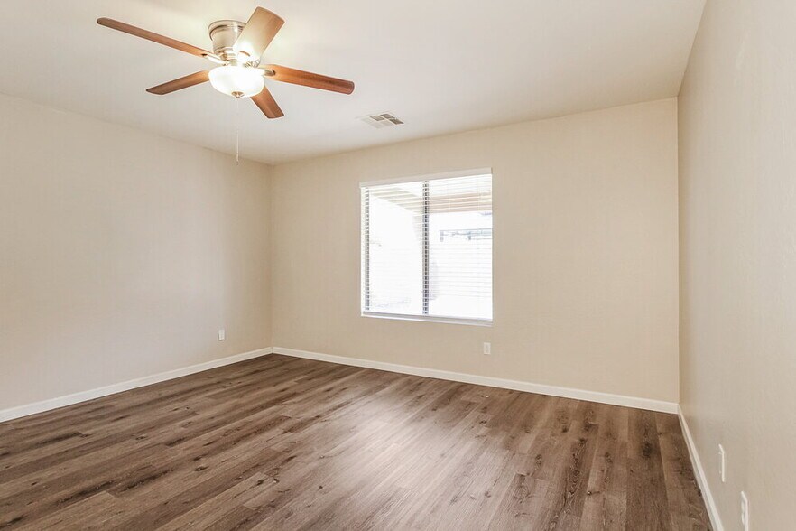 Building Photo - 1044 S 239th Ln