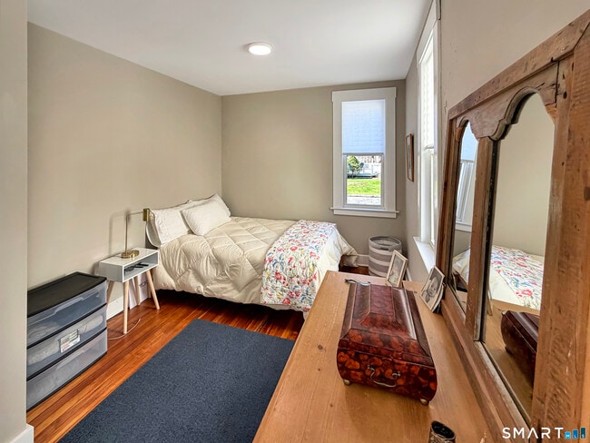 Building Photo - 5 Westwood Rd