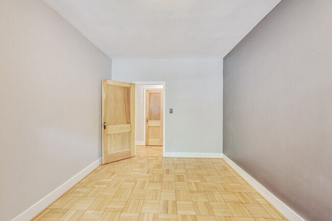Building Photo - *COMING SOON* Stylish 1 Bedroom Condo in Foggy Bottom!