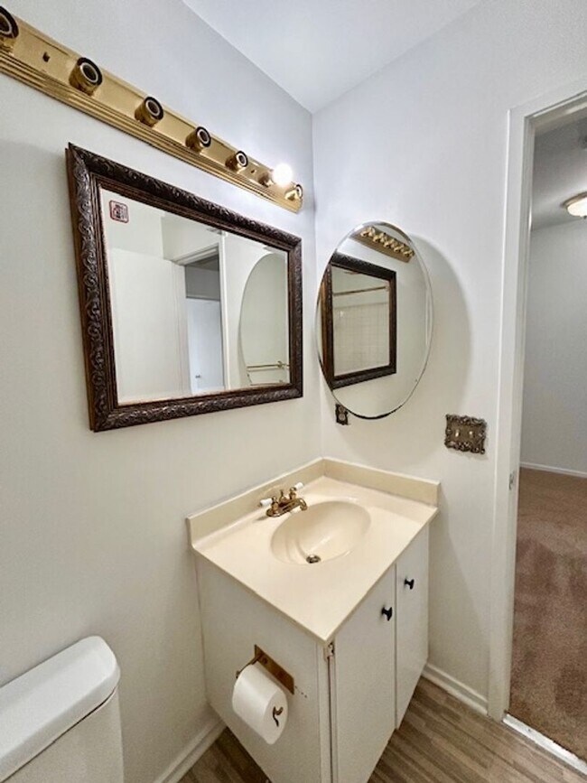 Building Photo - 9 Long Green Ct