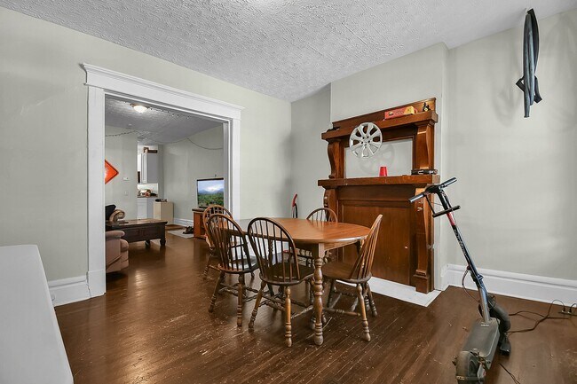 Building Photo - 1508 Summit St